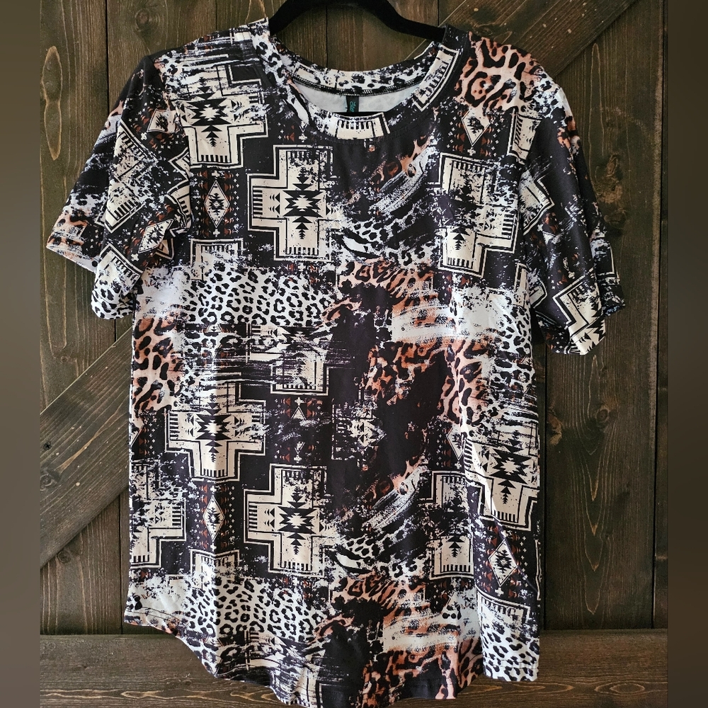 NWT BLACK Wild Spirit Top Black And White T Shirt - Picture 4 of 5